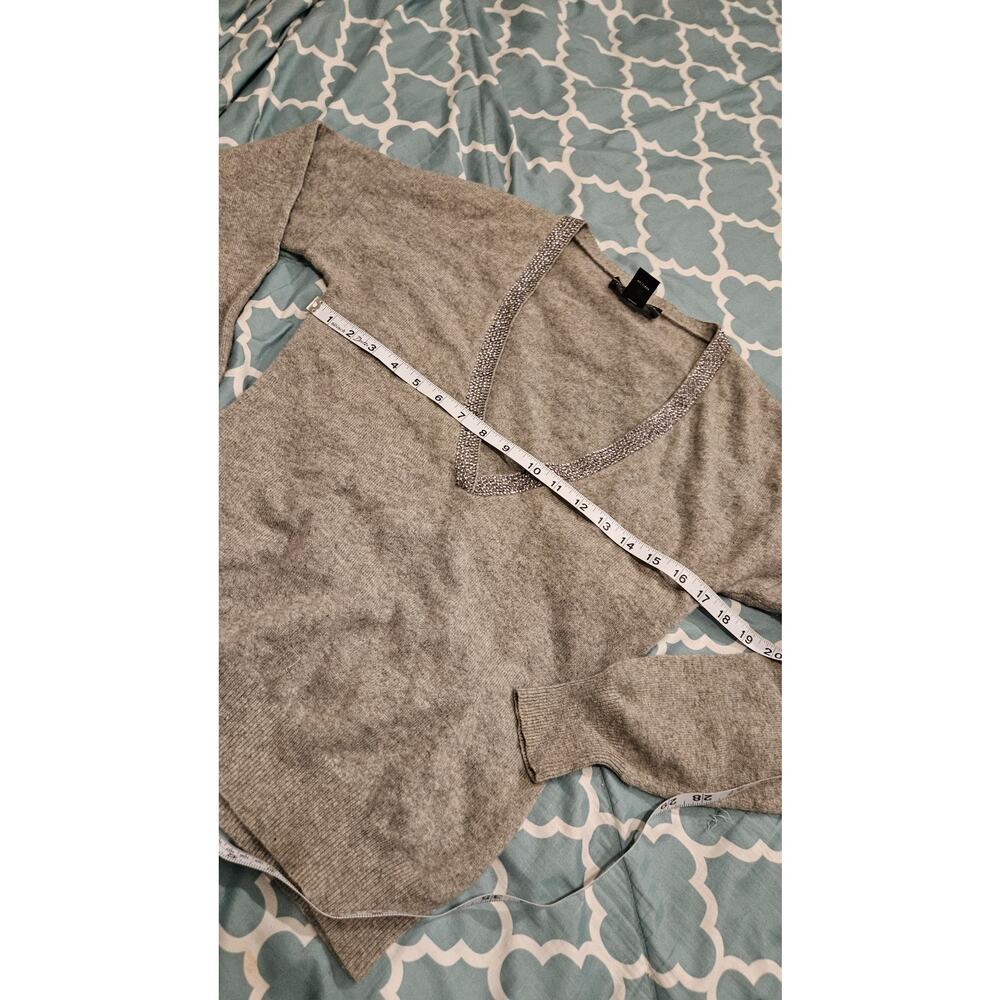 Sofia Cashmere Neiman Marcus Gray 100% Cashmere Rhinestone V-Neck Sweater M - Picture 7 of 10